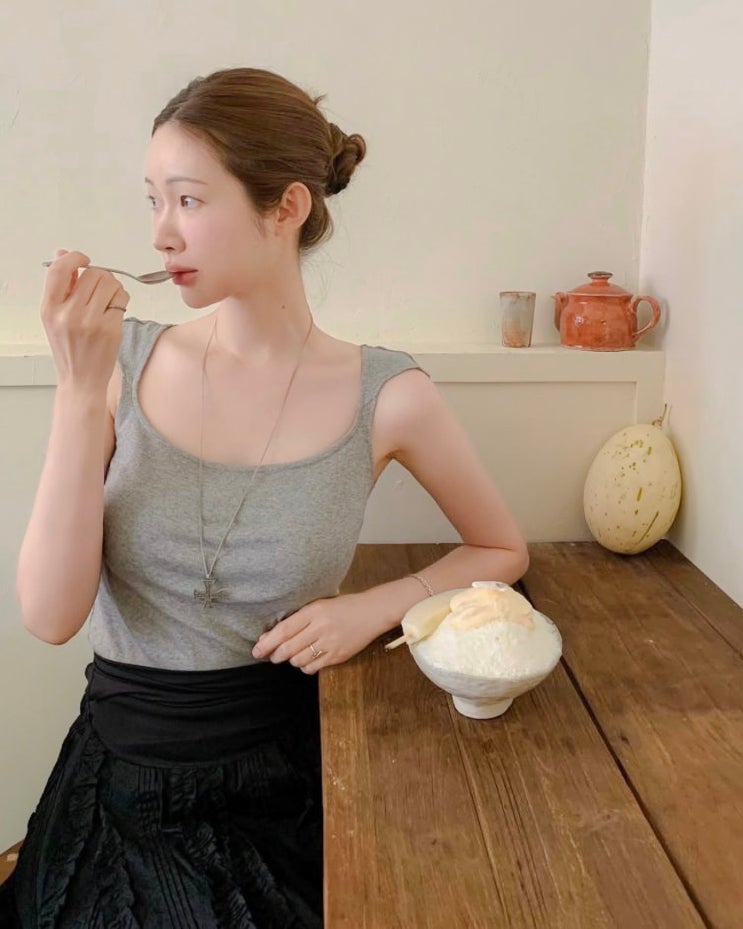  홀터넥 나시탑 어떻게 코디할까? 차정원 사복 패션