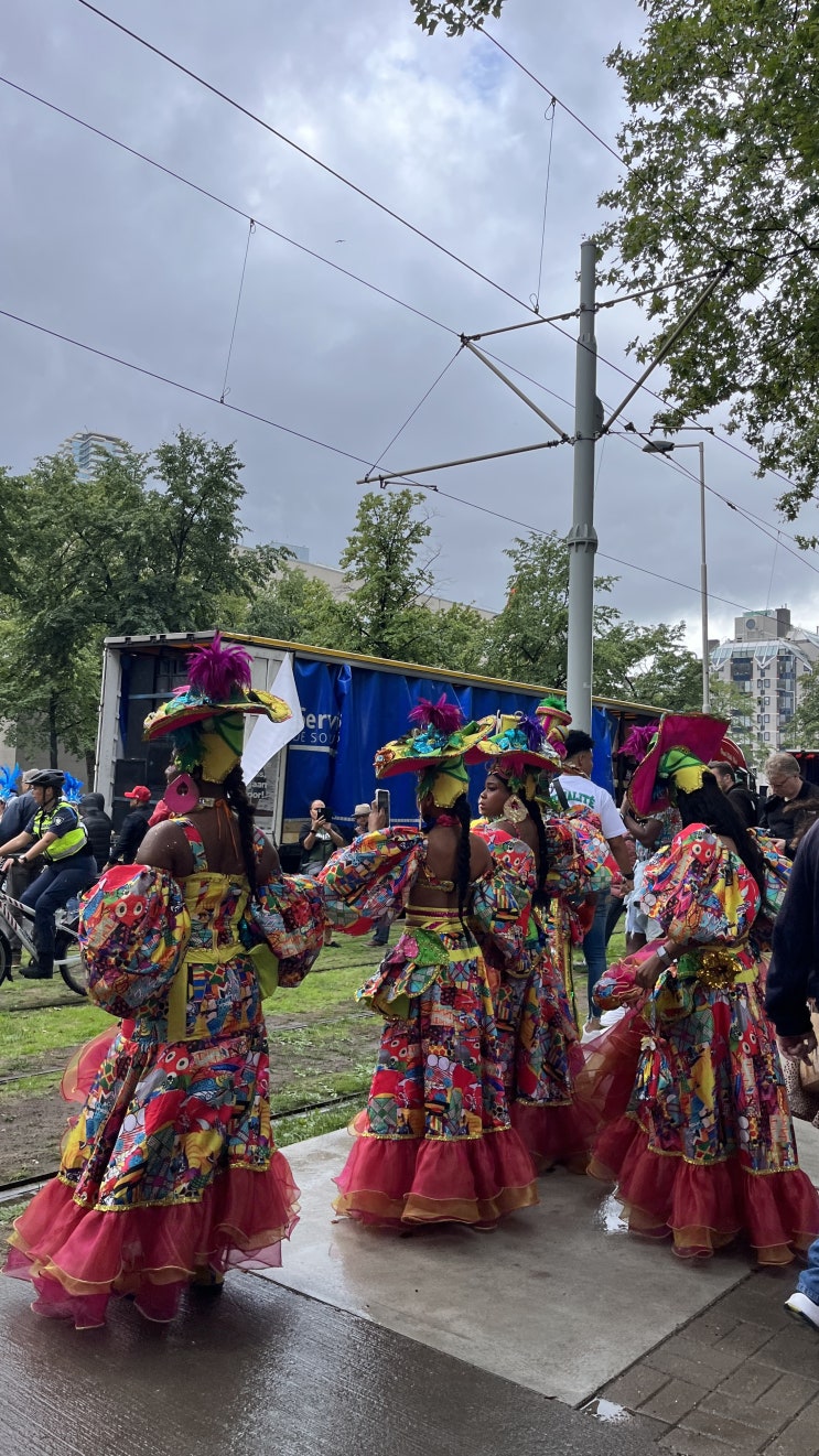  네덜란드 로테르담 Brasserie Barclay Rotterdam에서 점심먹고 Zomercarnaval 여름 카니발 구경