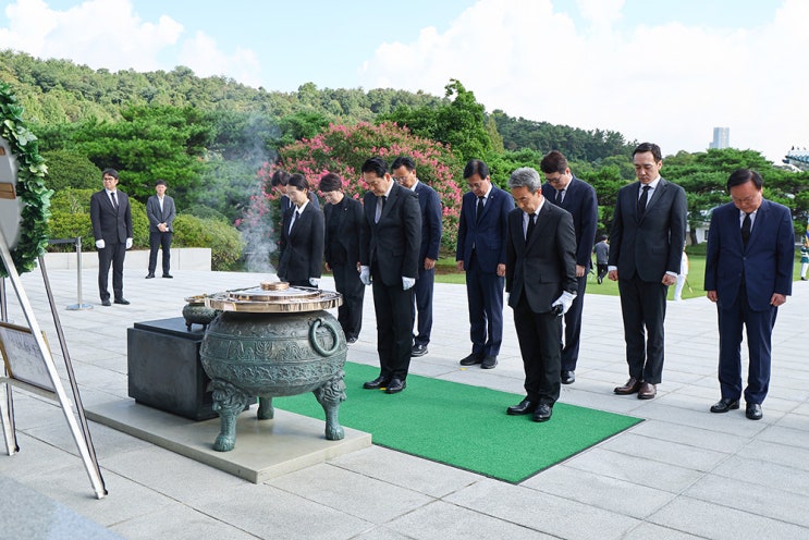 [정치] <b>장동혁</b>, 신임 지도부와 <b>현충원 참배</b>로 첫 공식일정... 