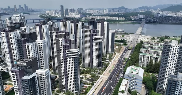  반포 래미안 원베일리, 평당 2억 돌파  최고가 경신