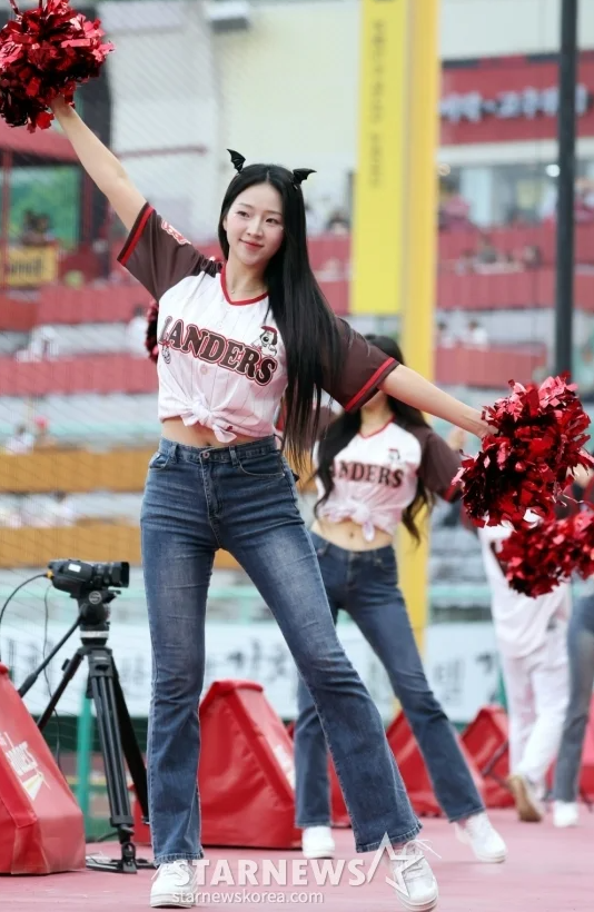   SSG 치어리더, ‘청바지데이’로 랜더스필드 물들이다!