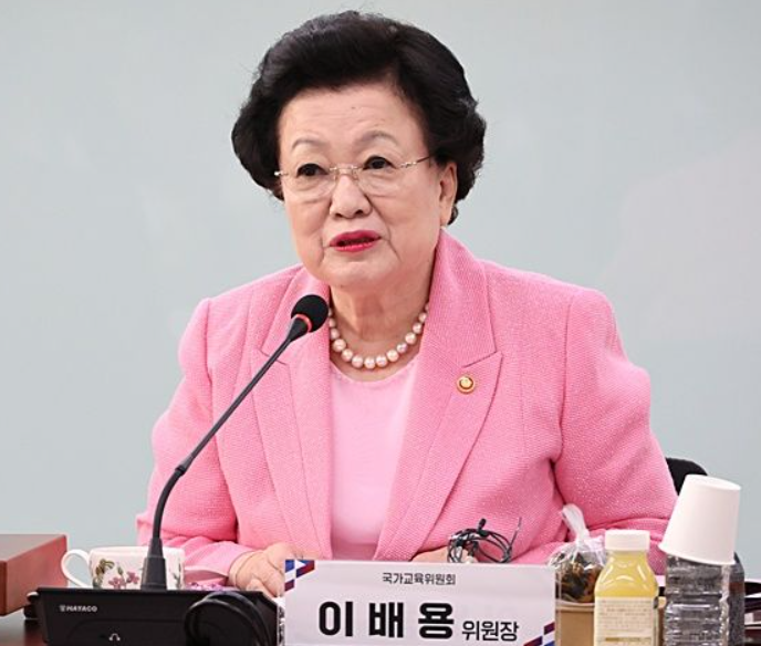 이배용 위원장 자택 압수수색, 귀금속 <b>의혹</b> 전말은?