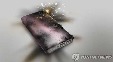   서울 지하철 4호선 이촌역 열차, 보조배터리 연기…승객 100여 명 대피