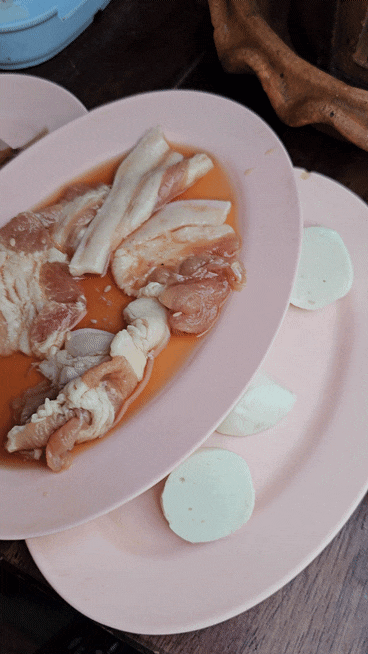  치앙마이 현지인도 줄 서서 먹는 태국식 항아리 샤브샤브 맛집 무임찜쭘 식당