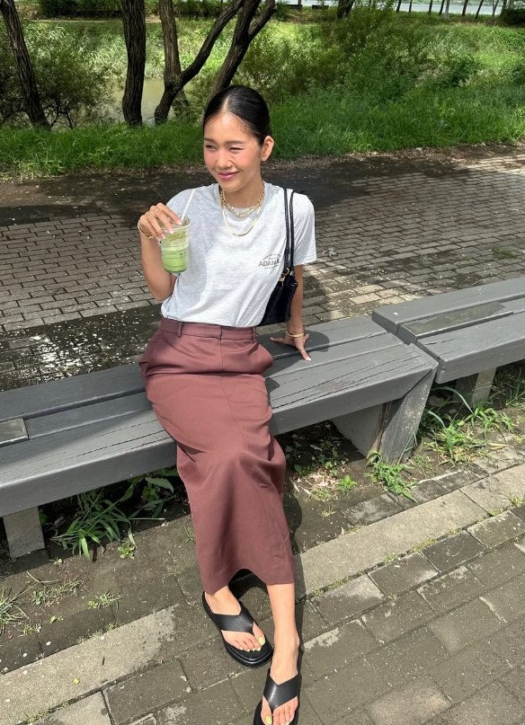 평범한데 힙해 오마이걸 미미 사복 패션, 700만원대 명품백과 9만원대 티셔츠의 반전 조합