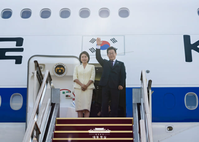 이재명 대통령, 첫 <b>한미</b>정상<b>회담</b> 마치고 귀국…김민석 총리... 