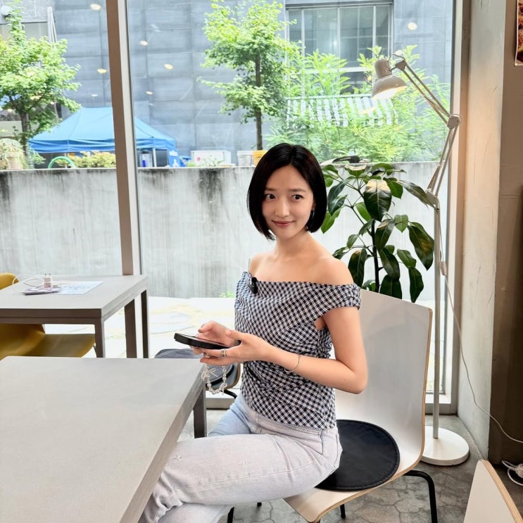  '인간 비타민' 표예진의 ‘심쿵’ 오프숄더 체크 블라우스 코디! 여름름 여친룩의 정석