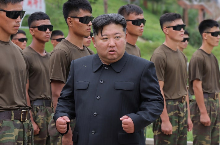 북 "<b>김정은</b>, 시진핑 초청으로 3일 방중…열병식 참석"