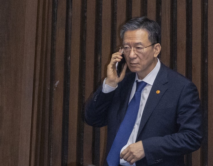 "법무장관이 검찰에 포획됐나"…<b>정성호</b> 사퇴 요구까지