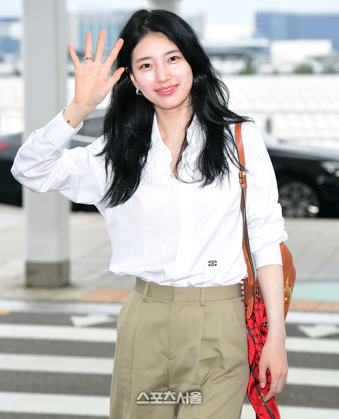 <b>결혼설</b> 소문에 <b>수지</b> 소속사 단호히…팬들은 안도