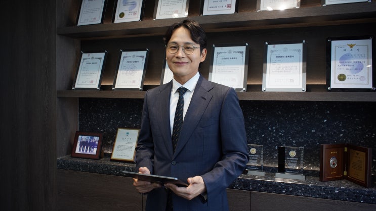  직장 내 성범죄 혐의, 정직 처분과 전과를 막아낸 안팍의 성공 사례