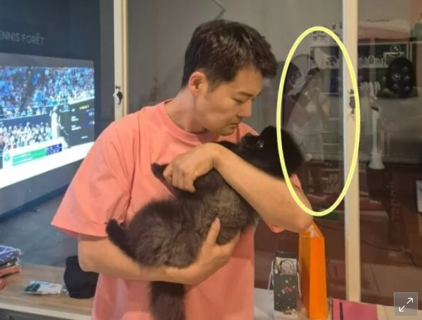 "<b>전현무</b> 사진 찍어주는... ->SNS <b>보아</b> 배경곡 논란 '<b>빛삭</b>'