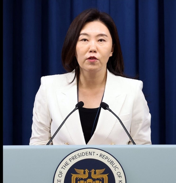대통령실, <b>이진숙</b> 방통위원장 직권면직 검토…정치 중립 위반... 
