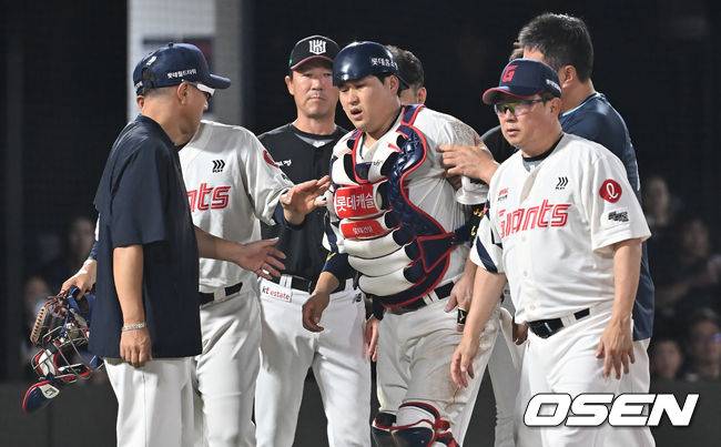 <b>유강남 파울타구</b> 부상. 단순타박상 큰 부상 아니다. <b>롯데</b>자이언... 