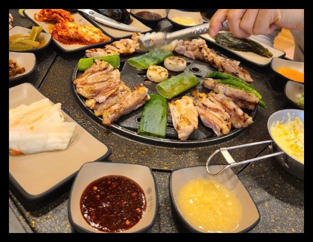  팔각도 거제아주점에서 맛보는 숯불닭갈비, 안창살, 목살의 조화 이 여름, 당신의 입맛은 어떻게 변할까
