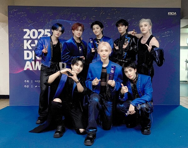  스트레이키즈(Stray Kids), 정규 4집 KARMA(카르마)로 초동 303만장 판매  - 2025년 K-POP 앨범 판매량 1위 / 엔터 3사, 경주APEC에서 문화산업논의