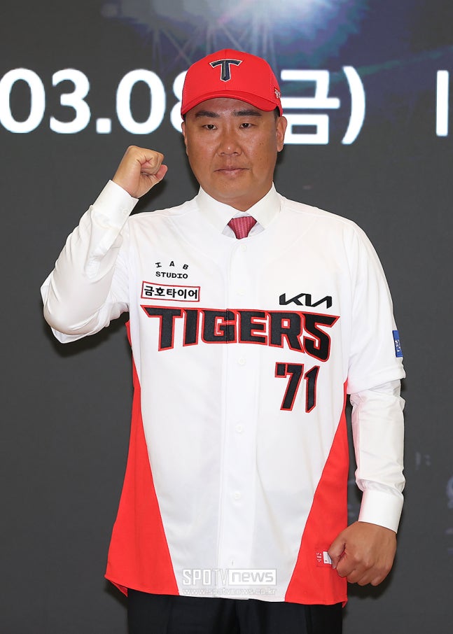 <b>승리</b> 뒤로 숨은 <b>이범호</b> 감독