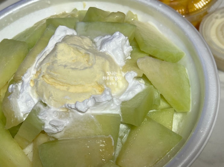 구로디지털단지 빙수 맛집 구디빙수 꿀메론빙수에 애플망고 추가