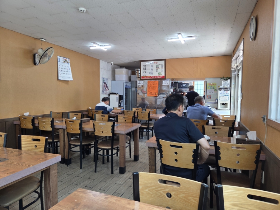 산돼지국밥 사진 4