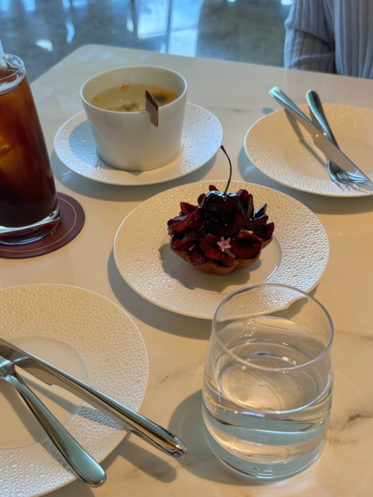  한남동 디저트 카페 호텔 라운지 분위기 살롱드 뮤흐 디저트 추천