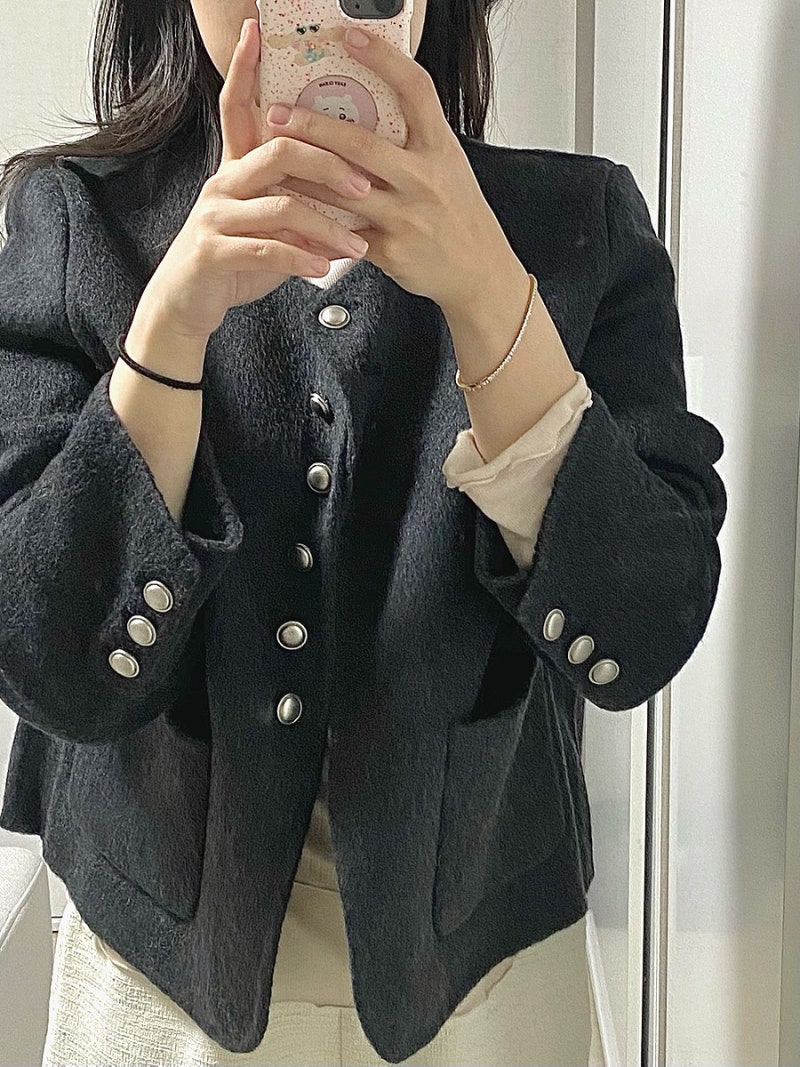 마리끌레르: 울 버튼 핸드메이드 자켓 다크크레이(MAFDJK05NDG/착용샷)