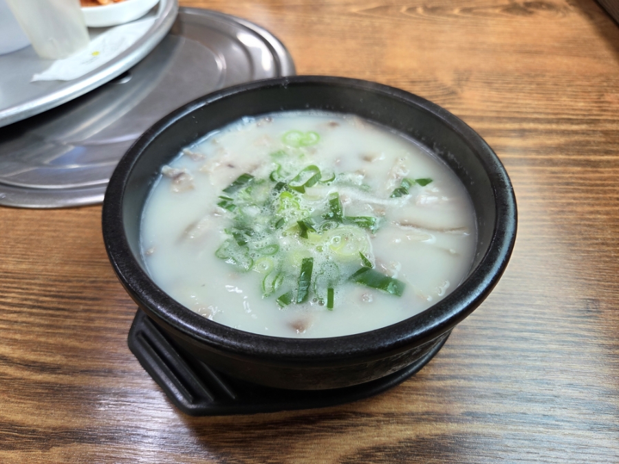 산돼지국밥 사진 2