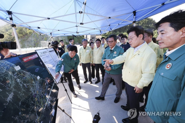[긴급] <b>강릉</b> 최악 <b>가뭄</b>... 선포될까? <b>이재명</b> 대통령 <b>현장 점검</b>!