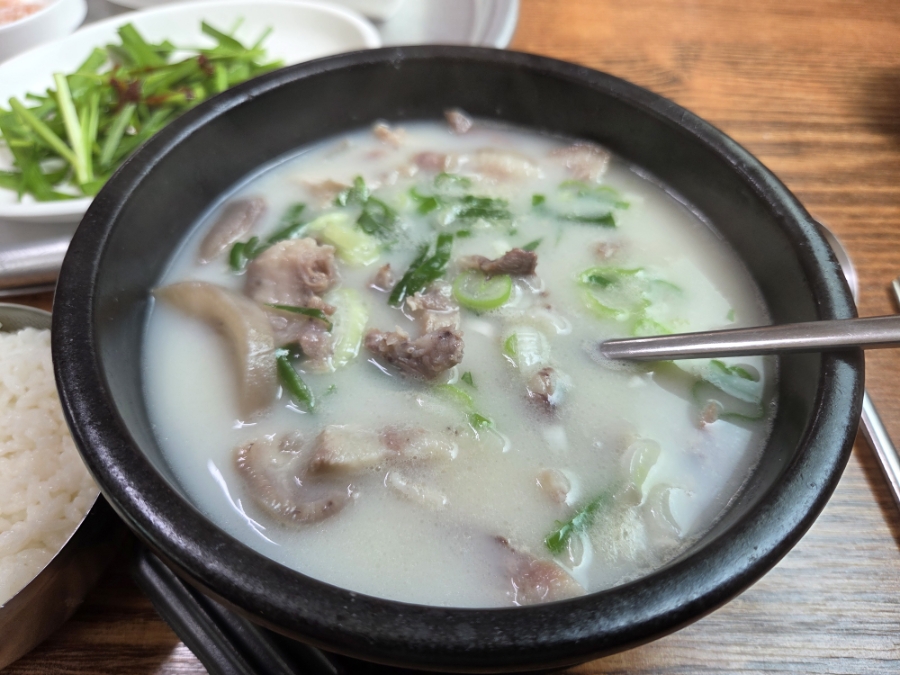 산돼지국밥 사진 1