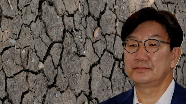 통일교 총재에 큰절..지역구 <b>강릉</b>은 '최악의 <b>가뭄</b>' 재난사태 선포돼