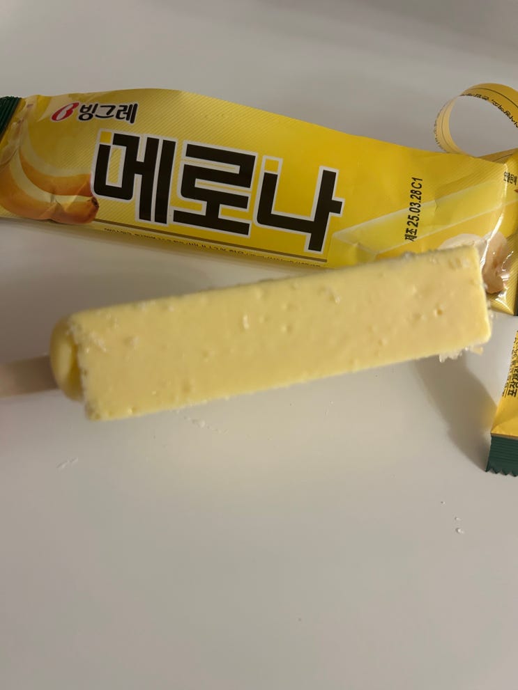  바나나우유가 그대로 들어간 노란색 메로나 <빙그레 메로나 바나나맛> 후기
