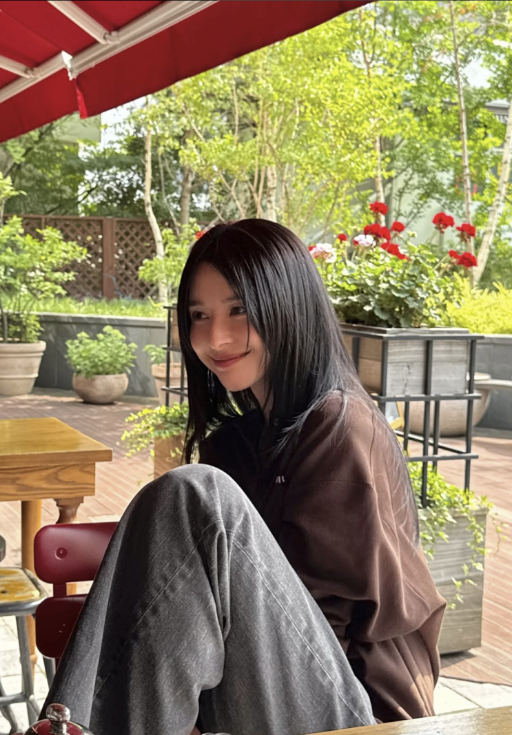  [셀럽 패션] 권나라 인스타그램 브런치룩 미우미우 폴로셔츠로 완성한 꾸안꾸 패션
