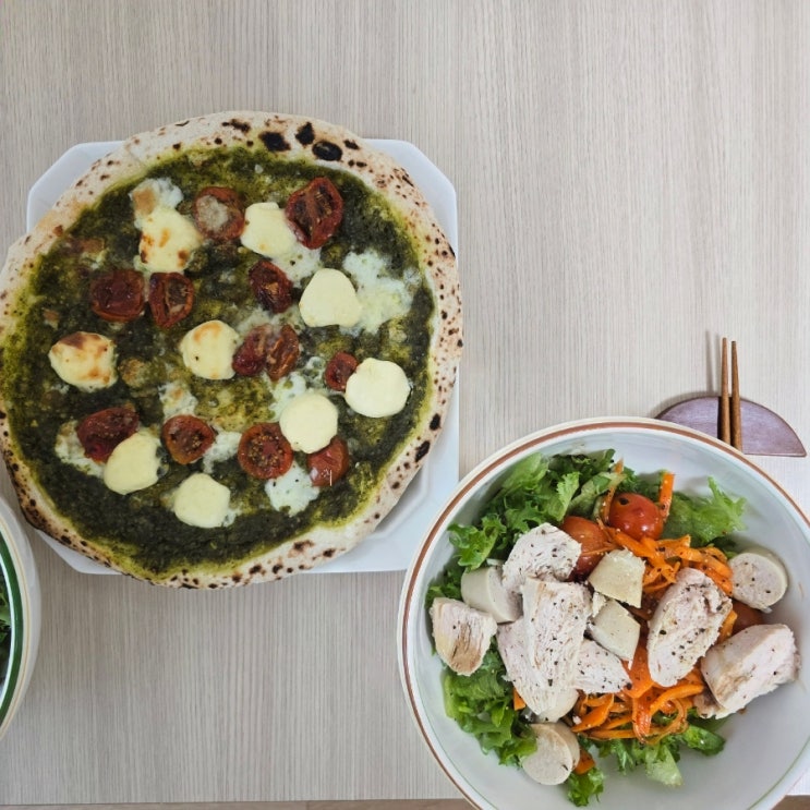  우주인피자 바질페스토 마스카포네 화덕피자 (with 에어프라이어) 후기