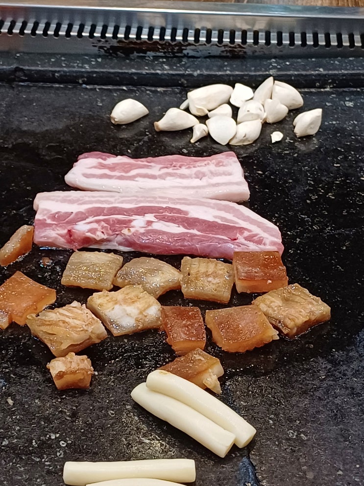  대전 월평동 삼겹살 맛집, 단체회식하기 좋은 고깃집 쌍둥이수육국밥 월평선사점