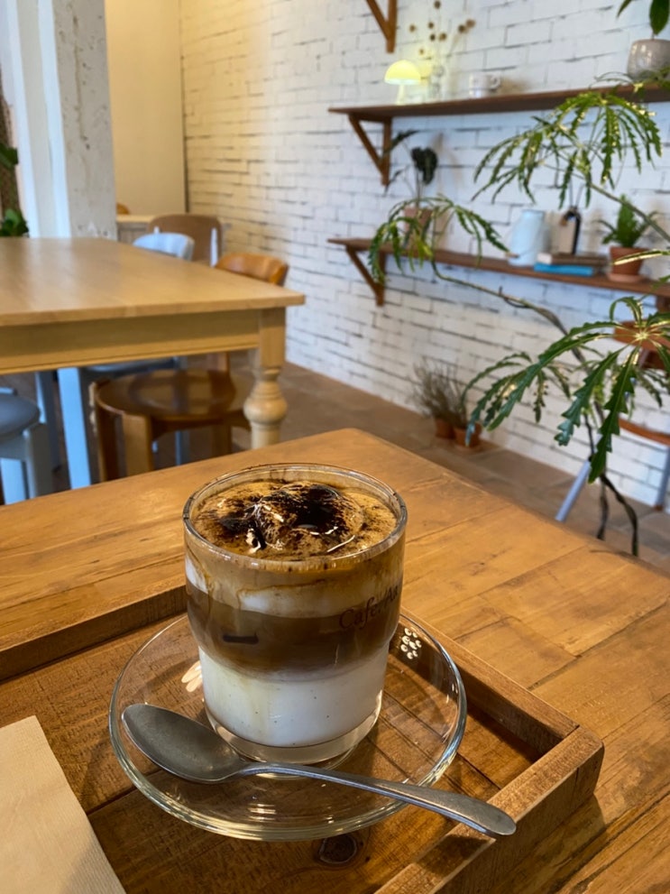  최애가 된 전주 아인슈페너 맛집 객리단길 카페아아 Cafe Aa 전주신상카페 김제에서 소문난 커피맛집 다가동4가카페 객사데이트카페 전주혼자카페 전주객사홍시궁 옆