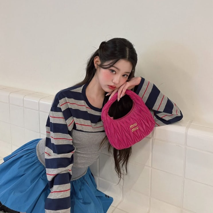  장원영 가방으로 화제 ! 미우미우 완더 마테라쎄 스몰 호보백