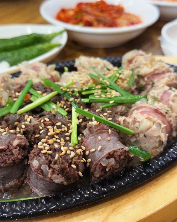  금천구 밥집 돼지고기 수육부터 해장국까지 용길이네국밥집