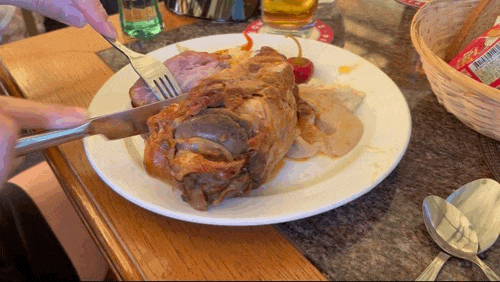   체코 꼴레뇨 맛집 찾는다면? 체스키크롬로프 맛집 jelenka 추천!