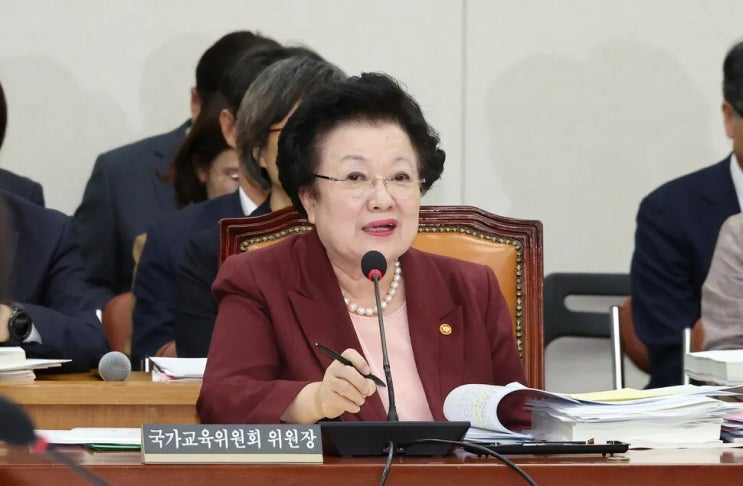 <b>이배용</b>의 금거북이 <b>청탁 의혹</b>