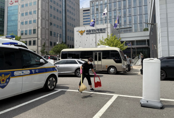  서울 경찰서 청소노동자 현실 1인당 927평… 권고 기준의 3배