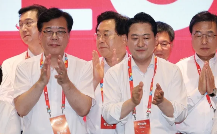 국민의힘, <b>한복</b> 착용 여야 <b>국회</b> 개원식에 ‘상복 차림’ 참석해... 