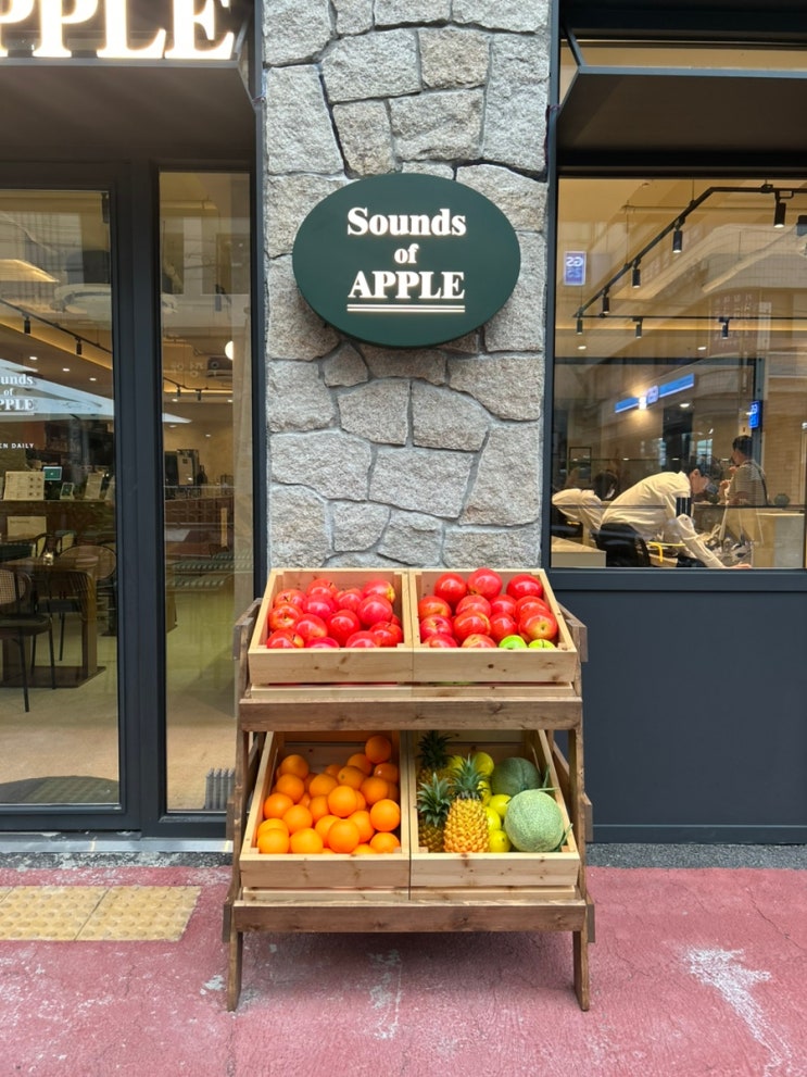  강남역 호텔 카페, 사운즈 오브 애플에서 낮 와인 한 잔