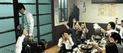 <b>교장</b> 머리에 <b>식판</b> 던진 <b>학부모</b>