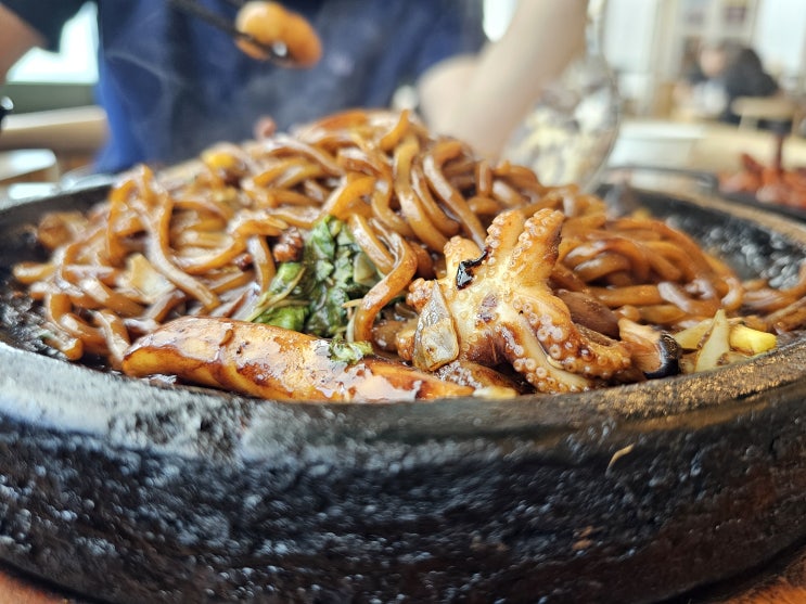  다대포 해수욕장 맛집, 다대포돌짜장 양념게장의 조화가 꽤 괜찮더라