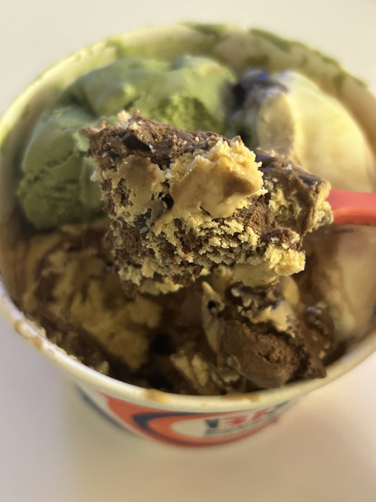  베스킨라빈스 9월 이달의 맛 <위대한 비쵸비> 후기 및 칼로리 정보