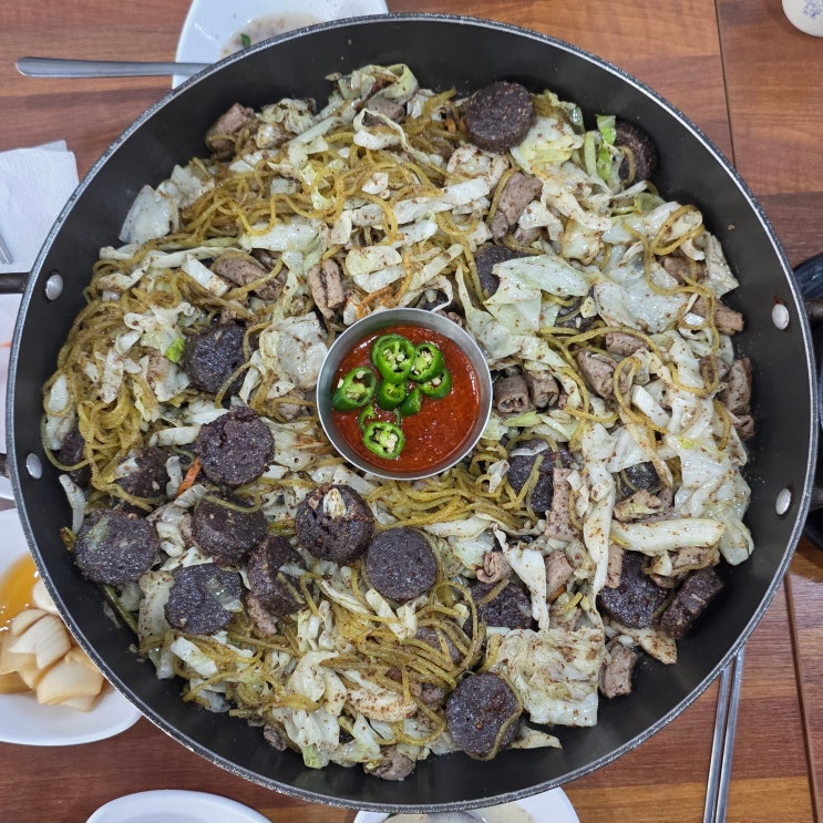  [백순대본가새맛 신촌연대점] 신촌 국밥 맛집: 백순대 곱창 볶음과 소사골 순대국 - 신촌 순대맛집