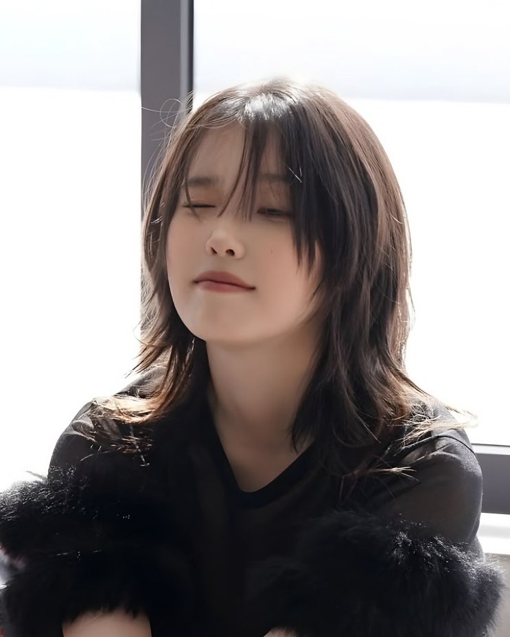  갑자기 분위기 힙해짐! 아이유 중단발 허쉬컷 스타일 비밀