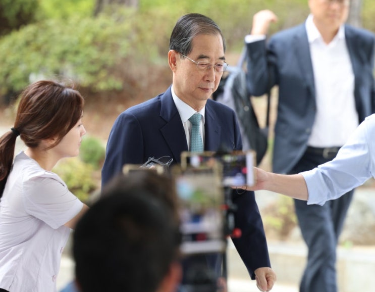 “‘못 봤다’던 <b>한덕수</b>, <b>계엄</b> 문건 16분 논의 확인…특검... 