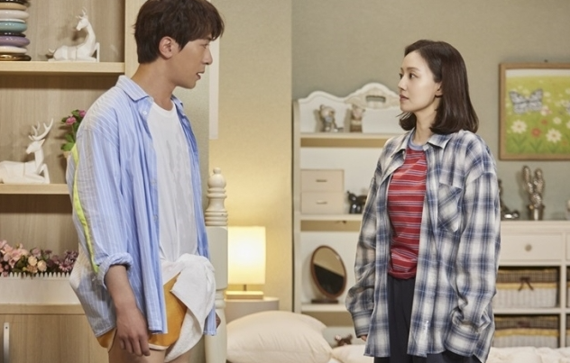  문채원 ‘SNL코리아’ 출연, 파격 19금 꽁트에 갑론을박 