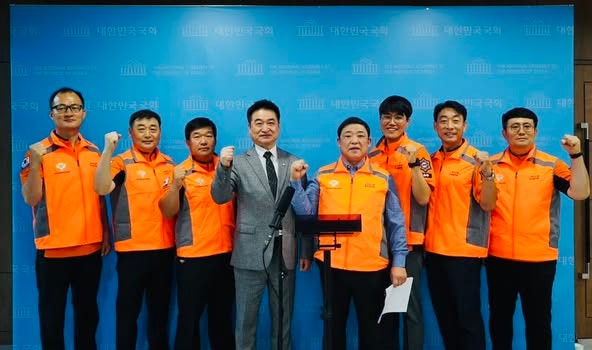 경찰·<b>소방공무원</b> 국립현충원... 지킨 <b>헌신</b>, 마지막까지 <b>예우</b>하... 