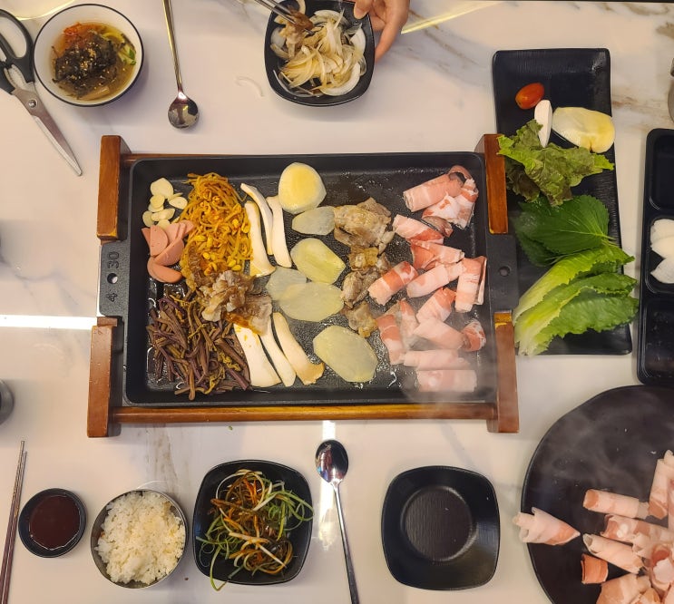  다양한 채소를 무한으로 먹을 수 있는 왕십리 고기집 고품격대패 직영점 방문 후기